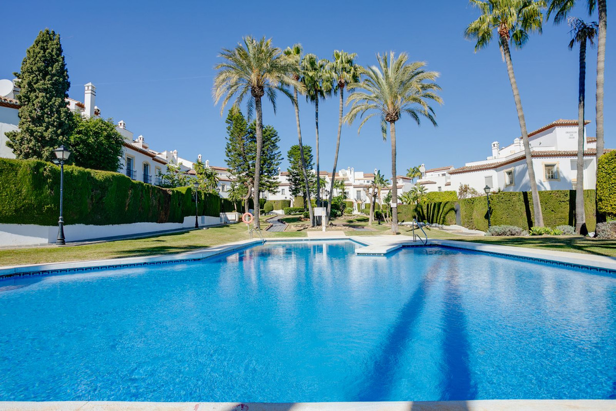 Nueva Milla de Oro, Estepona